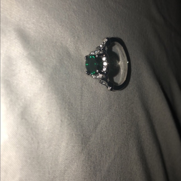 EMERALD & CRYSTAL PROMISE RING - Picture 8 of 8